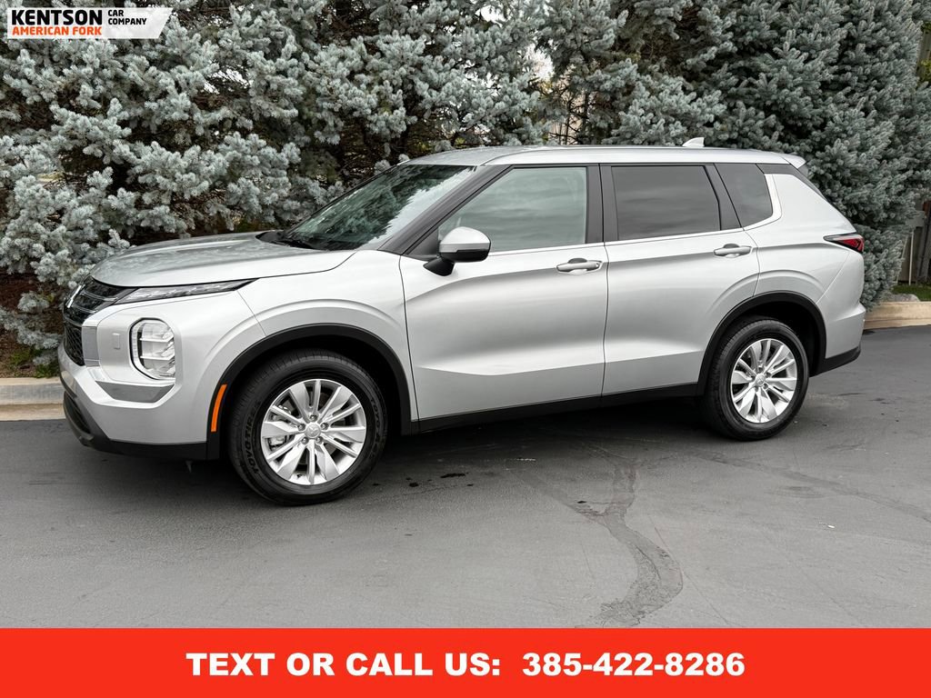 Used 2025 Mitsubishi Outlander ES image 1