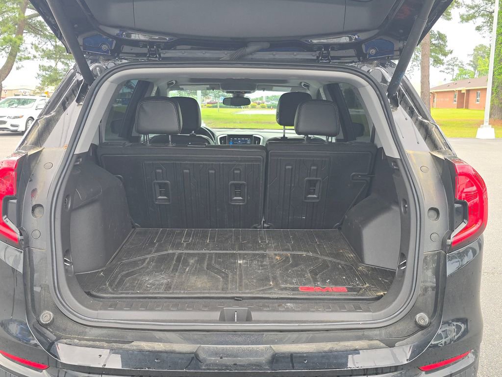 Used 2024 GMC Terrain SLT w/ Infotainment Package II AWD/4WD image 12