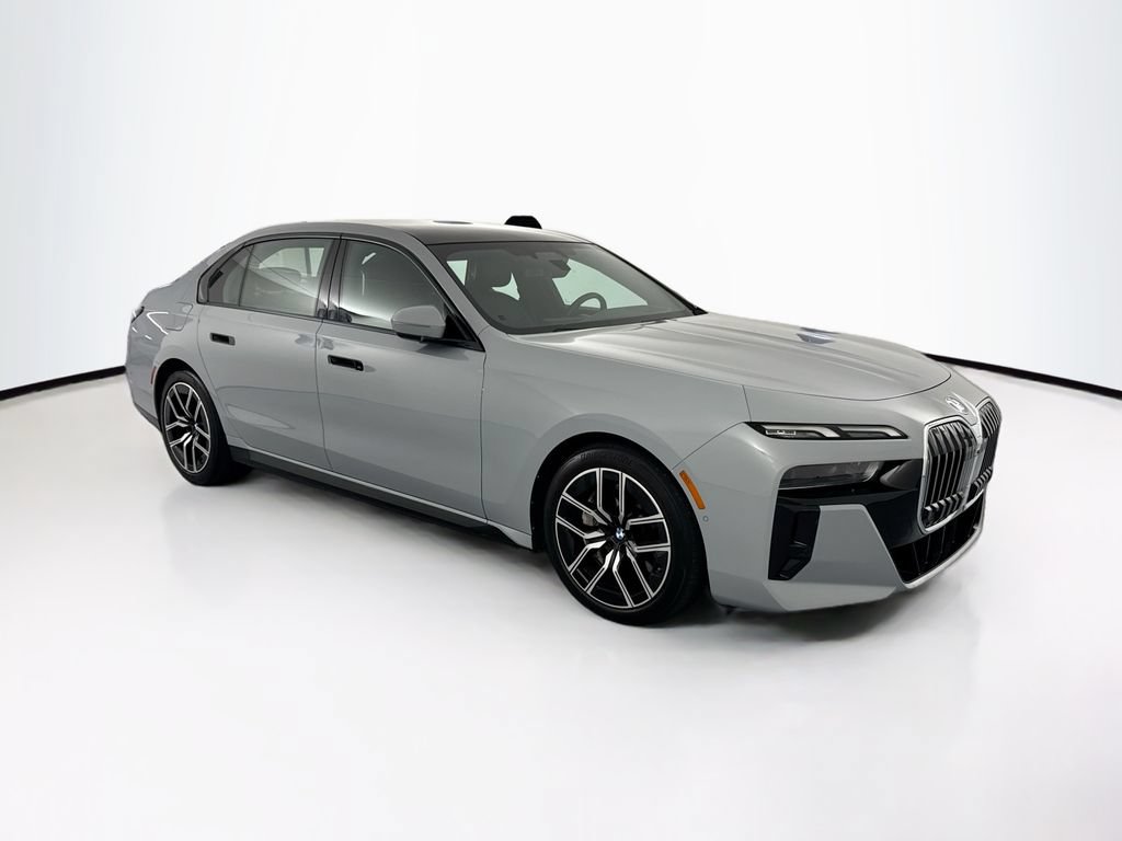 Used 2023 BMW 760i xDrive AWD/4WD image 3