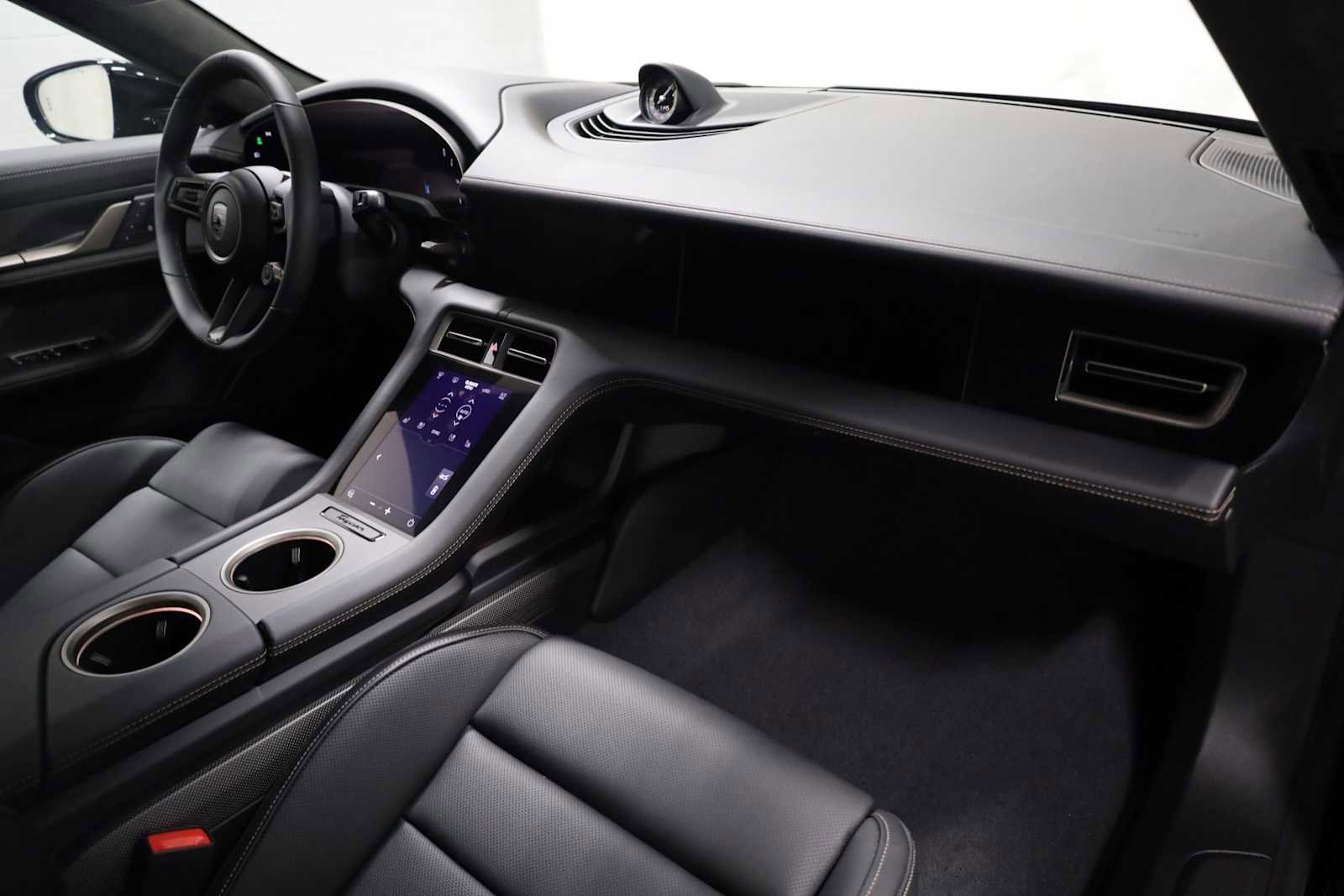 New 2025 Porsche Taycan Turbo image 6