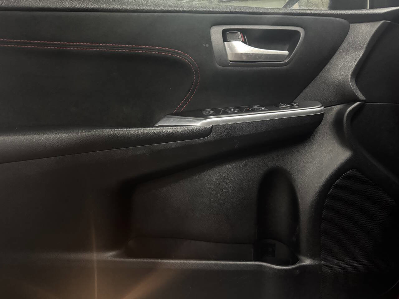 Used 2017 Toyota Camry LE image 27