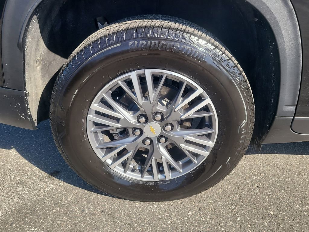 Used 2025 Chevrolet Traverse LT FWD image 5