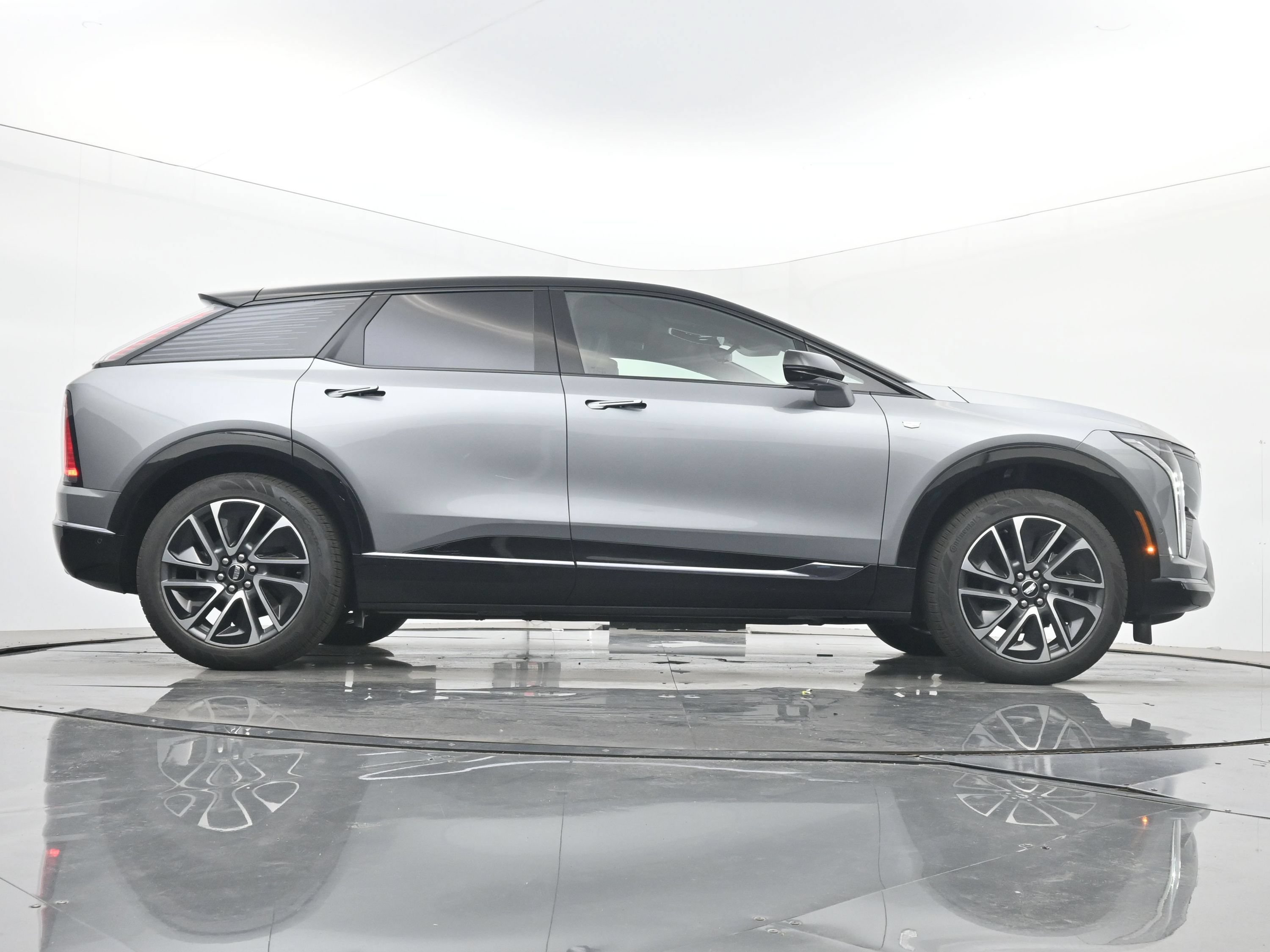 New 2026 Cadillac Optiq Sport 2 w/ LPO, Floor Liner Package AWD/4WD image 20