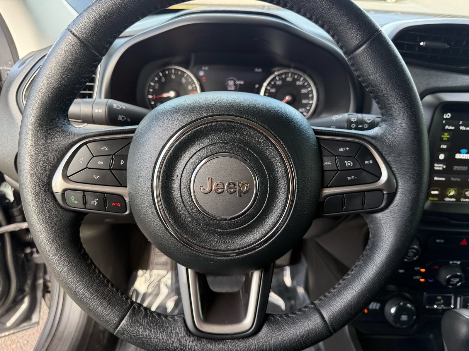 Used 2022 Jeep Renegade Latitude w/ Convenience Group AWD/4WD image 15
