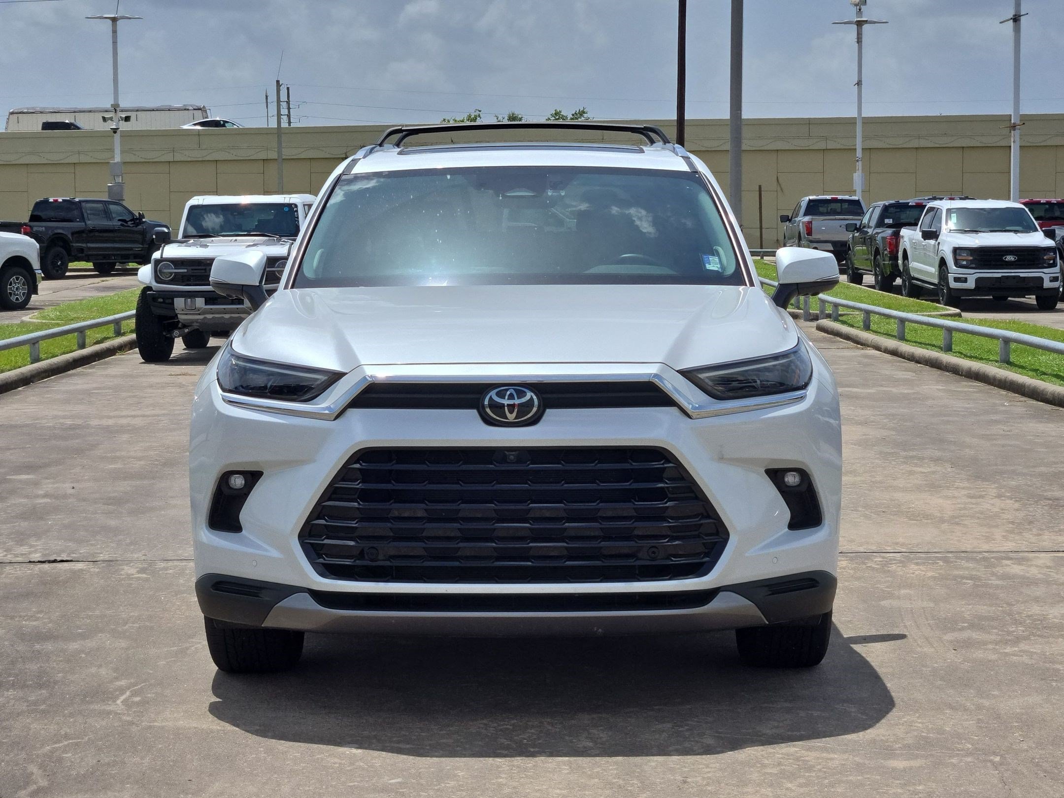 Used 2025 Toyota Grand Highlander FWD image 11