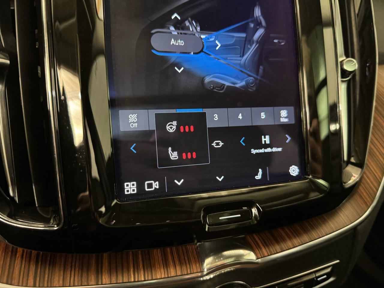 Used 2023 Volvo XC60 T8 Plus w/ Climate Package image 26