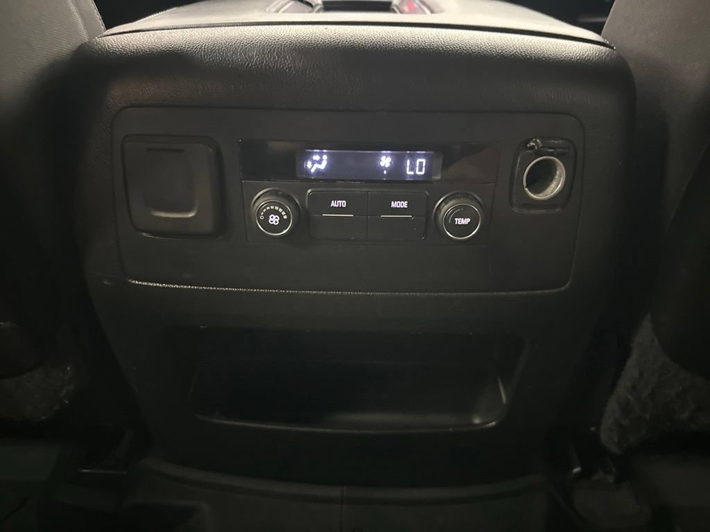Used 2015 GMC Yukon XL SLE AWD/4WD image 24