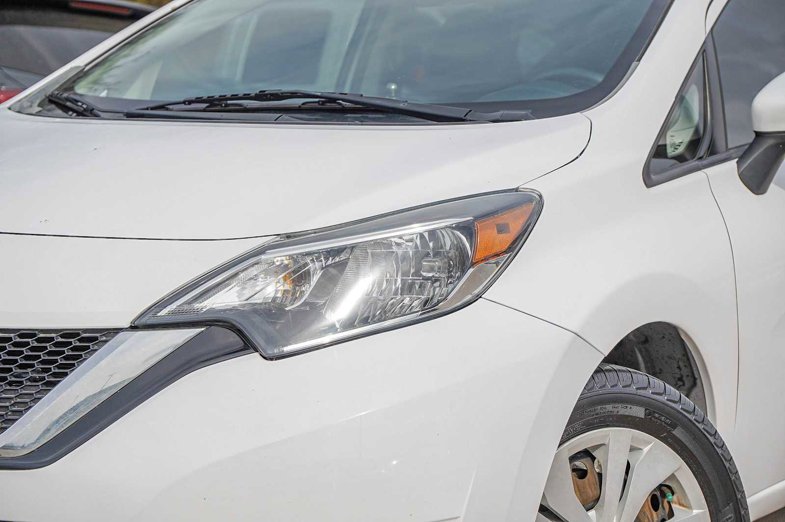 Used 2018 Nissan Versa Note SV image 3