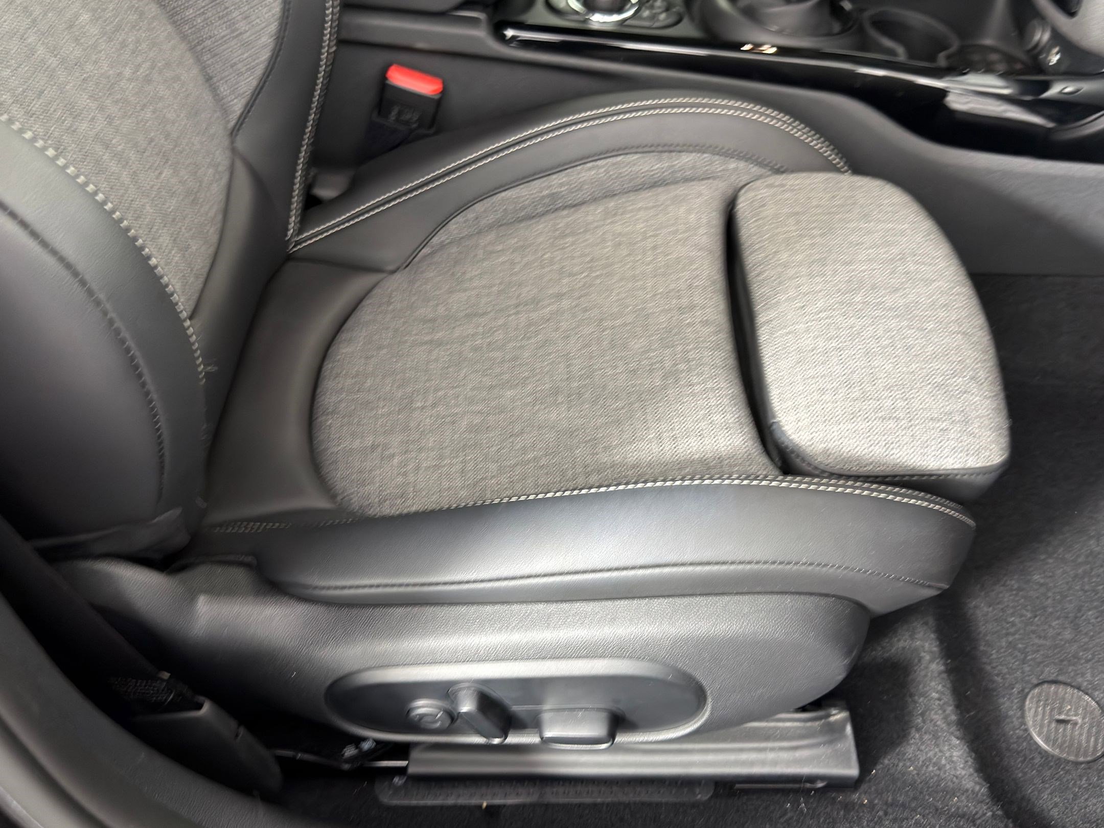 Used 2022 MINI Cooper Clubman S w/ Premium Package image 33