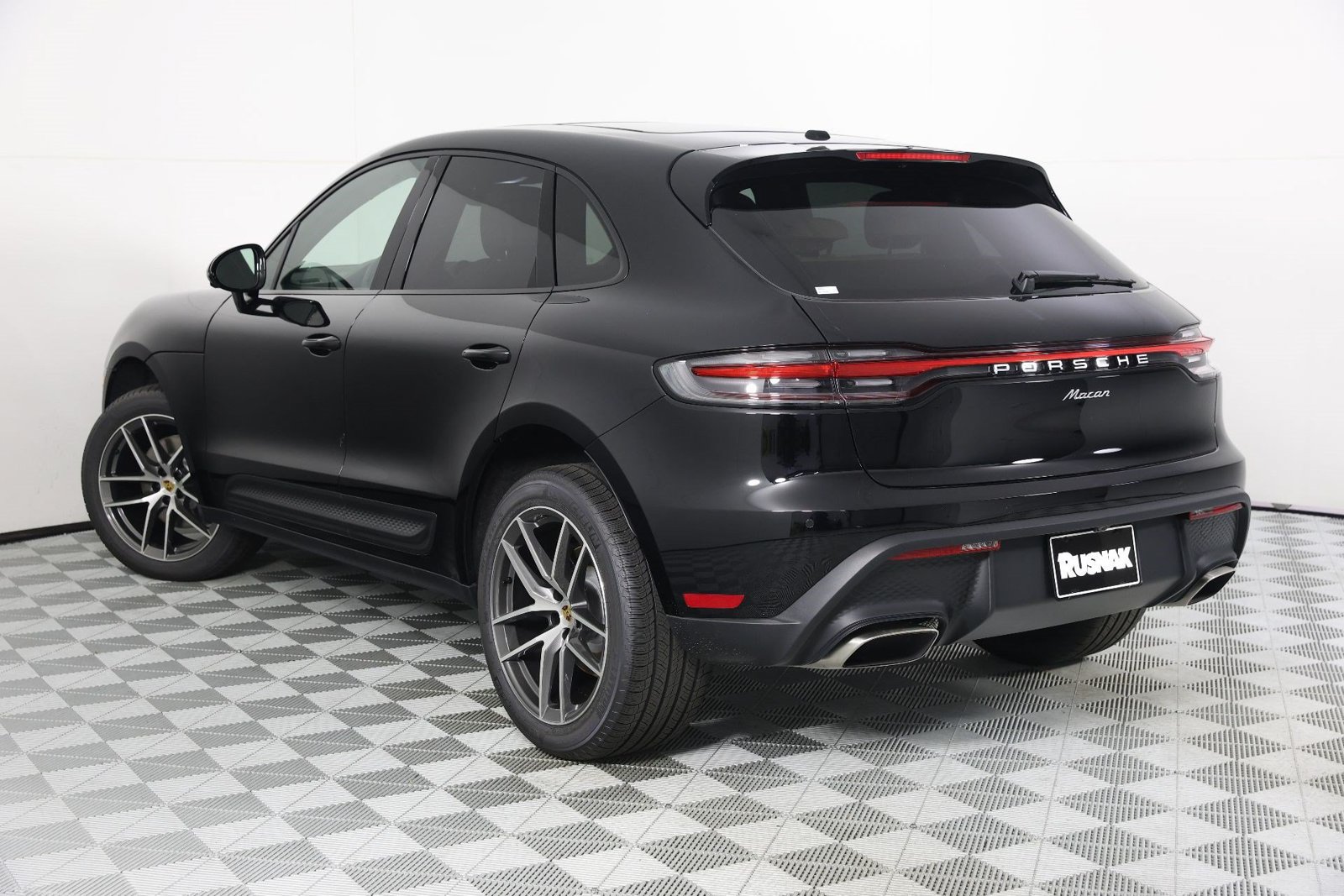 New 2026 Porsche Macan AWD/4WD image 3