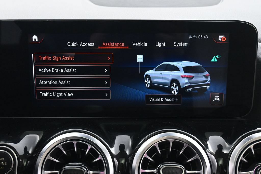 Used 2022 Mercedes-Benz GLA 250 4MATIC w/ Premium Package Lite image 36