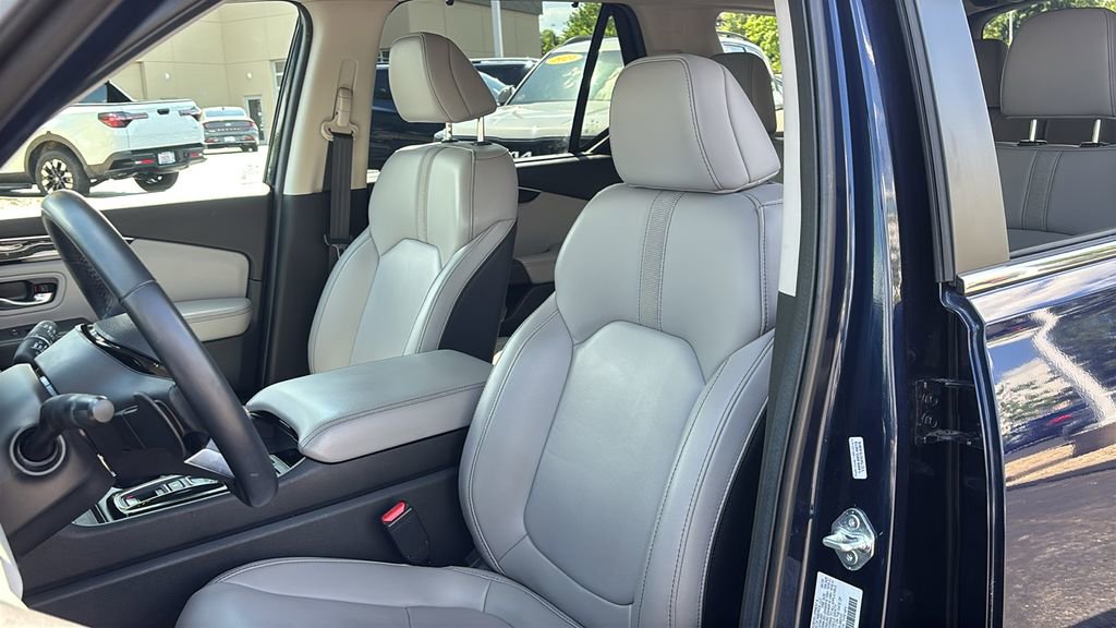 Used 2025 Honda Pilot EX-L image 10