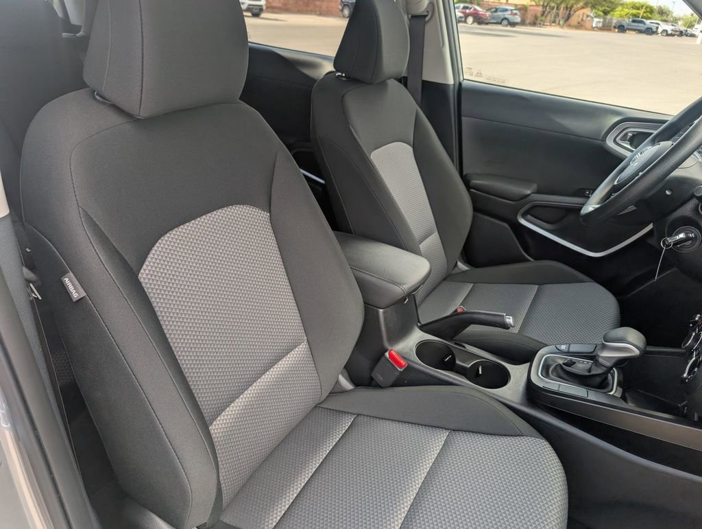 Used 2025 Kia Soul LX FWD image 11