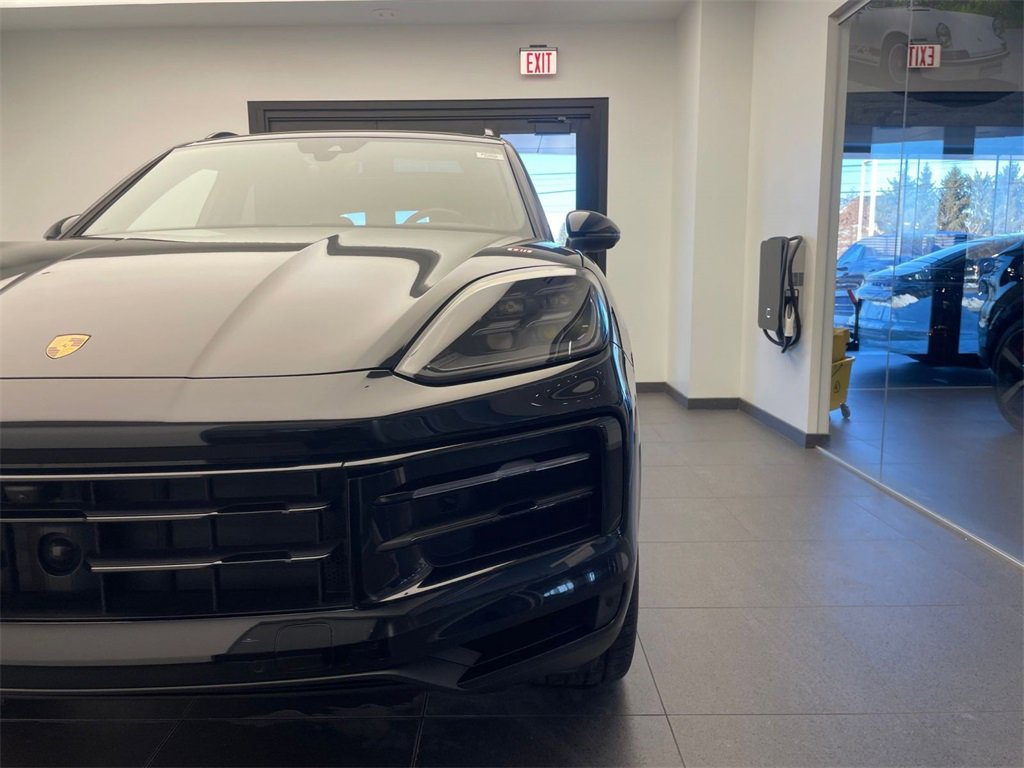 Used 2025 Porsche Cayenne image 26