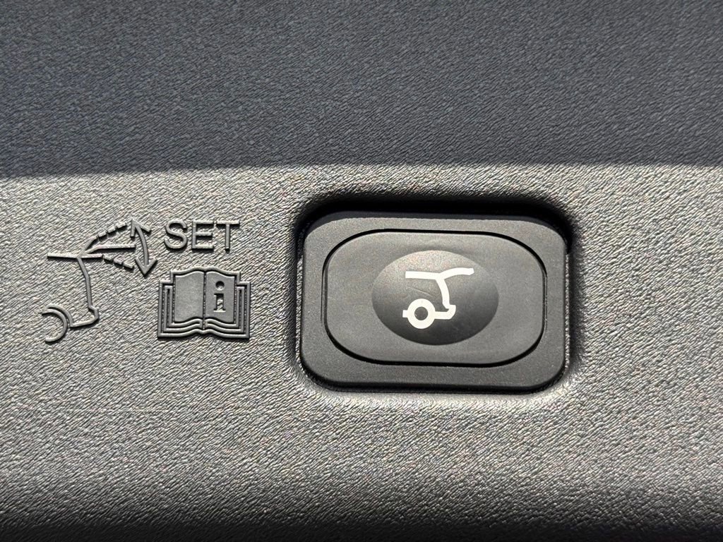 Used 2025 Lincoln Nautilus Reserve w/ Jet Appearance Package image 14