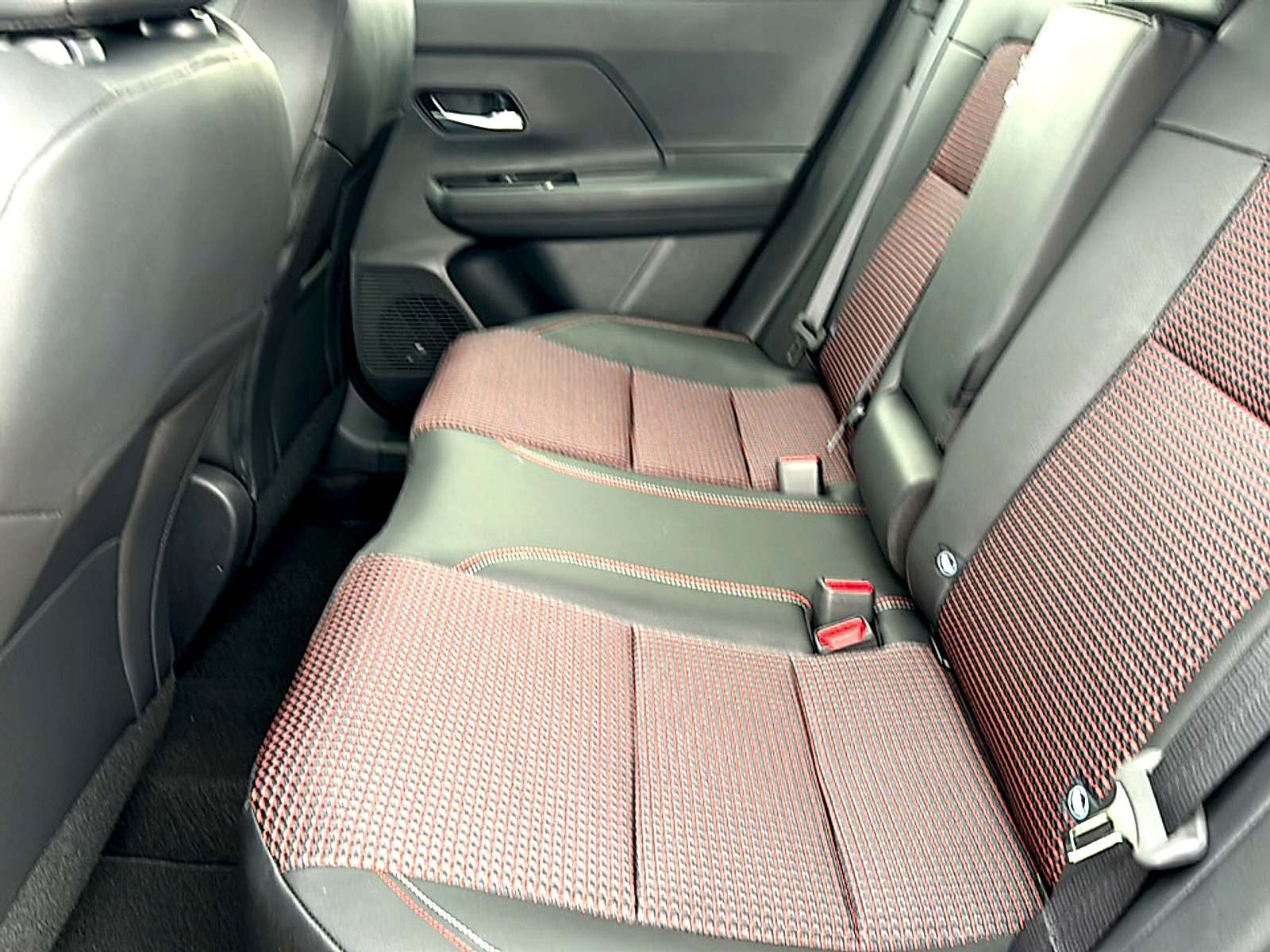 New 2026 Nissan Kicks SR w/ Cold Weather Package FWD image 15