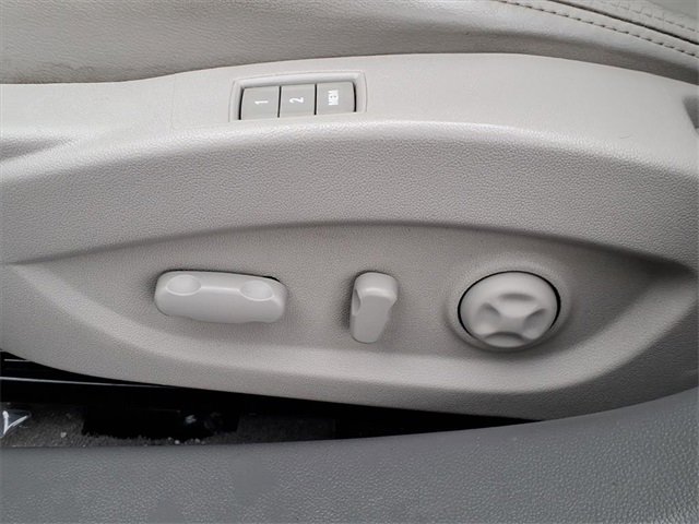 Used 2013 Buick LaCrosse Leather w/ Driver Confidence Package image 15