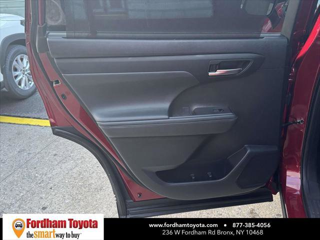 Certified 2021 Toyota Highlander XLE image 11