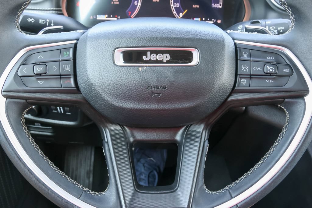 Used 2024 Jeep Grand Cherokee Laredo AWD/4WD image 20