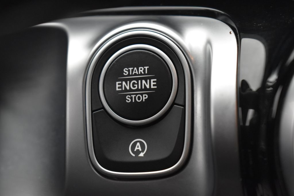 Used 2025 Mercedes-Benz GLB 250 4MATIC image 18