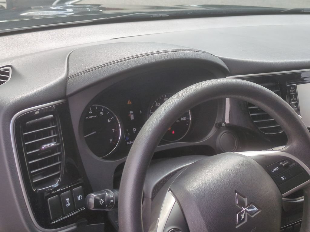 Used 2020 Mitsubishi Outlander ES FWD image 9