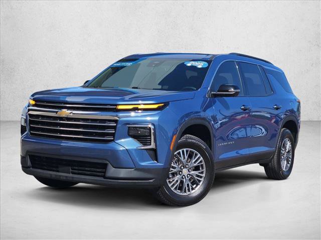 Used 2025 Chevrolet Traverse LT w/ Driver Confidence Package FWD image 4