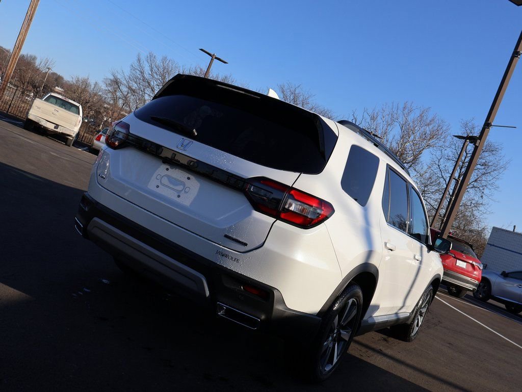 Certified 2025 Honda Pilot Touring image 7
