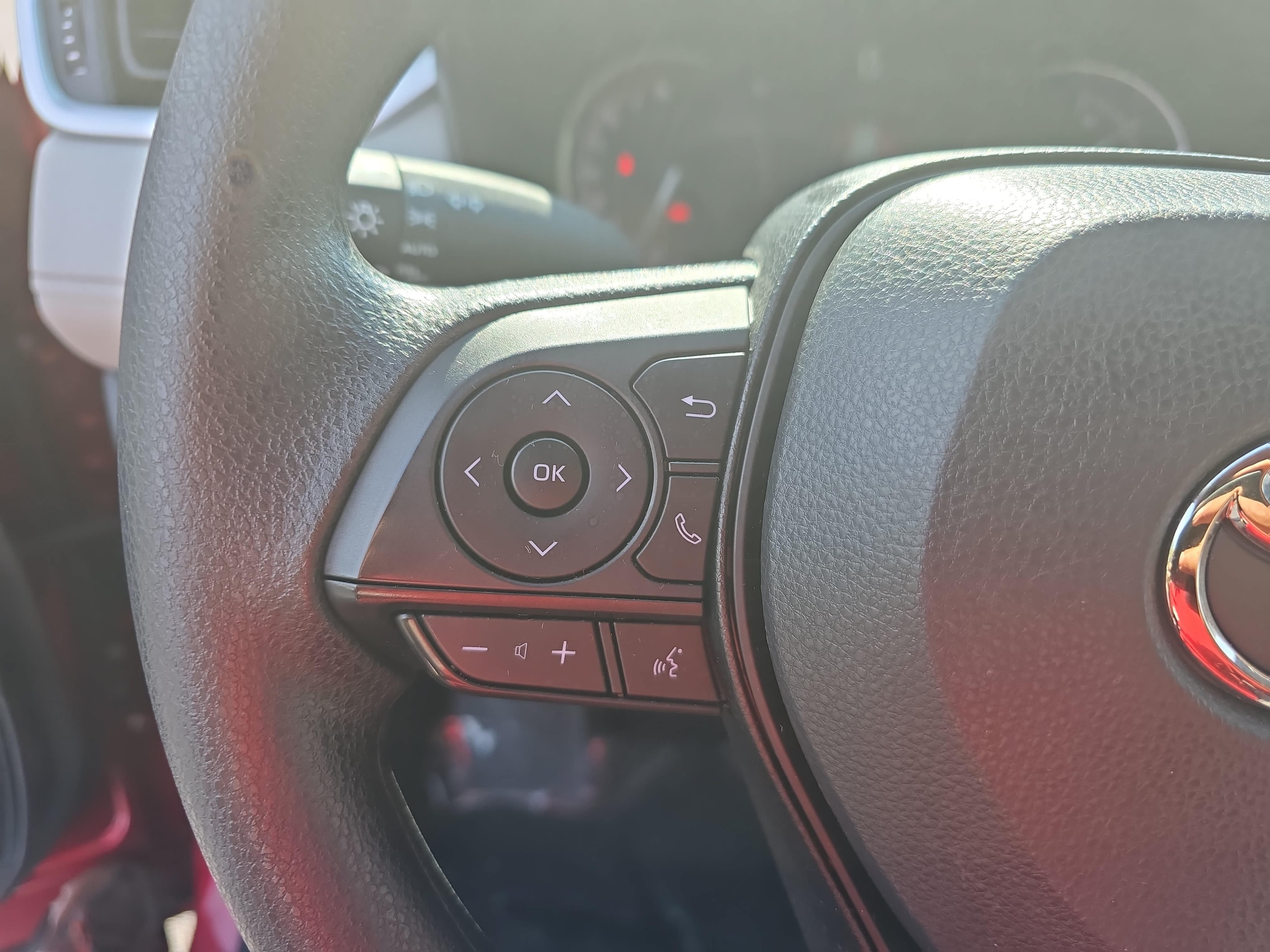 Used 2025 Toyota RAV4 XLE w/ Convenience Package FWD image 17