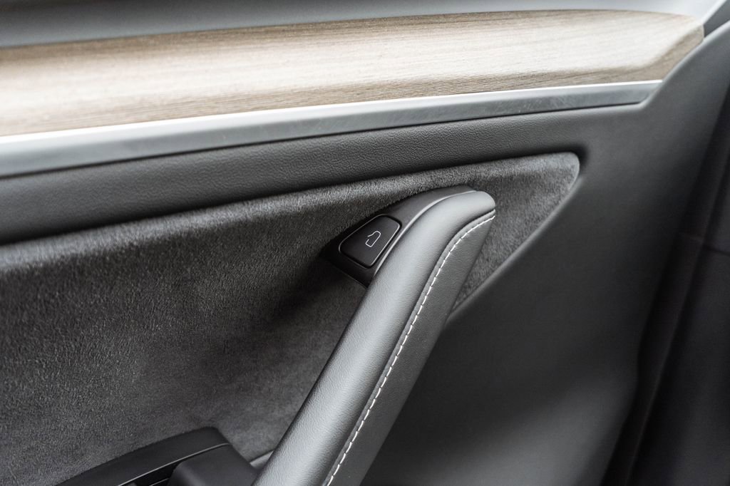 Used 2024 Tesla Model Y Long Range image 15