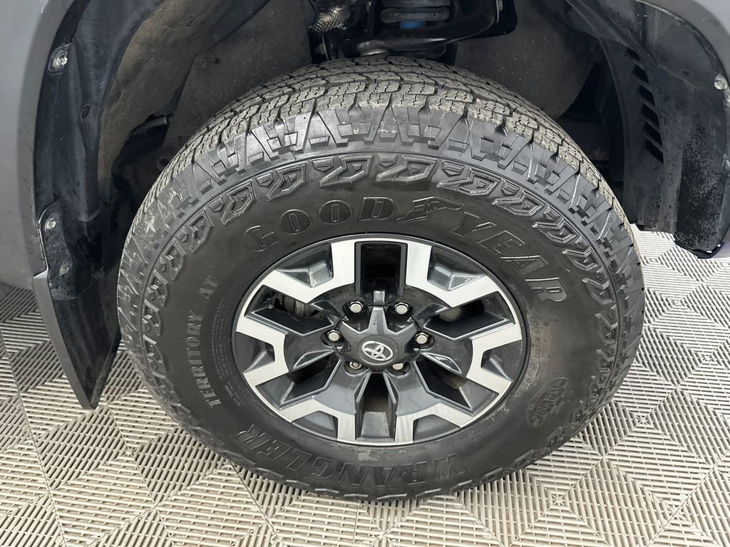 Used 2022 Toyota Tacoma TRD Off-Road w/ TRD Premium Off Road Package image 11