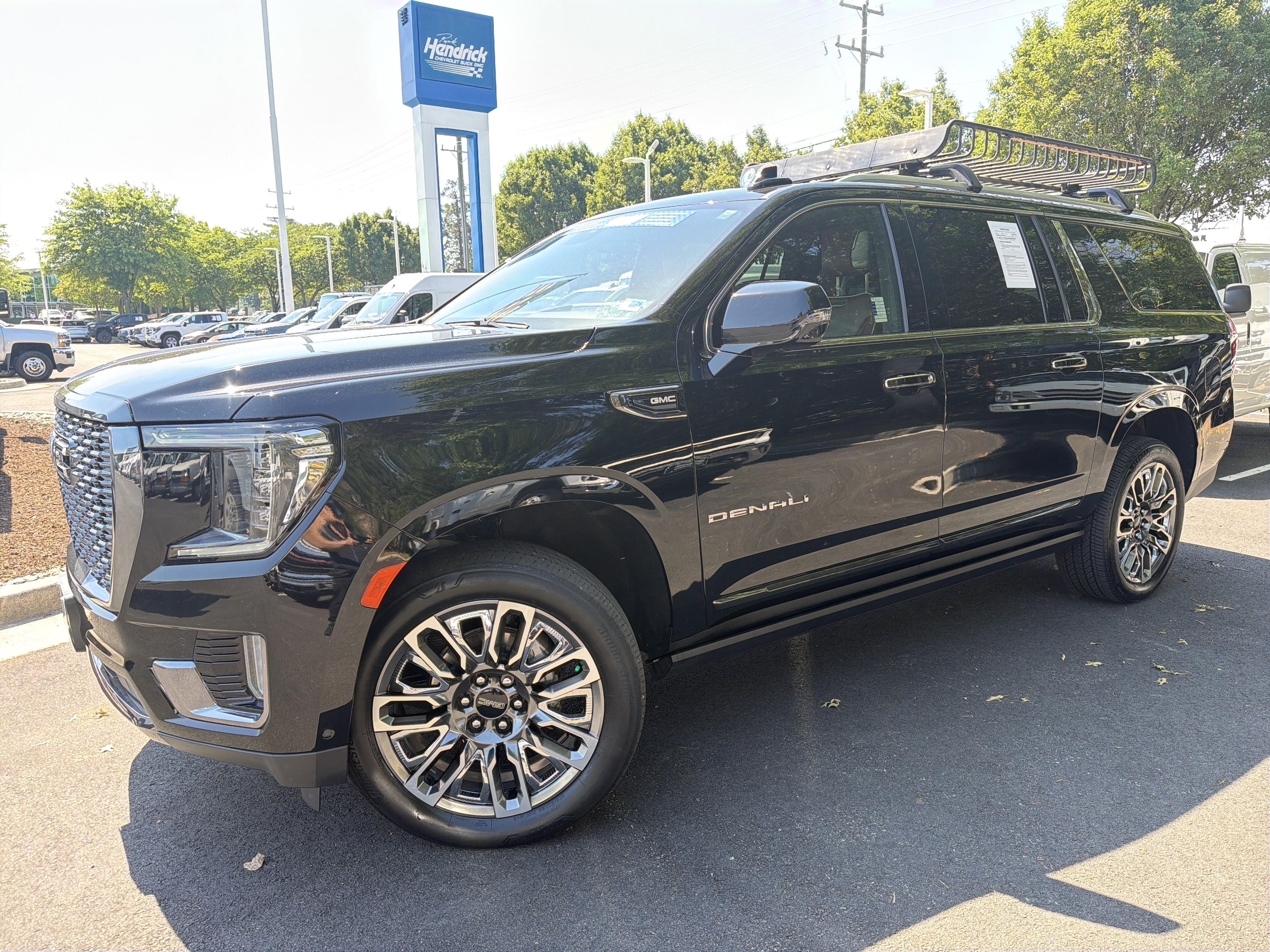 Used 2024 GMC Yukon XL Denali Ultimate AWD/4WD image 5