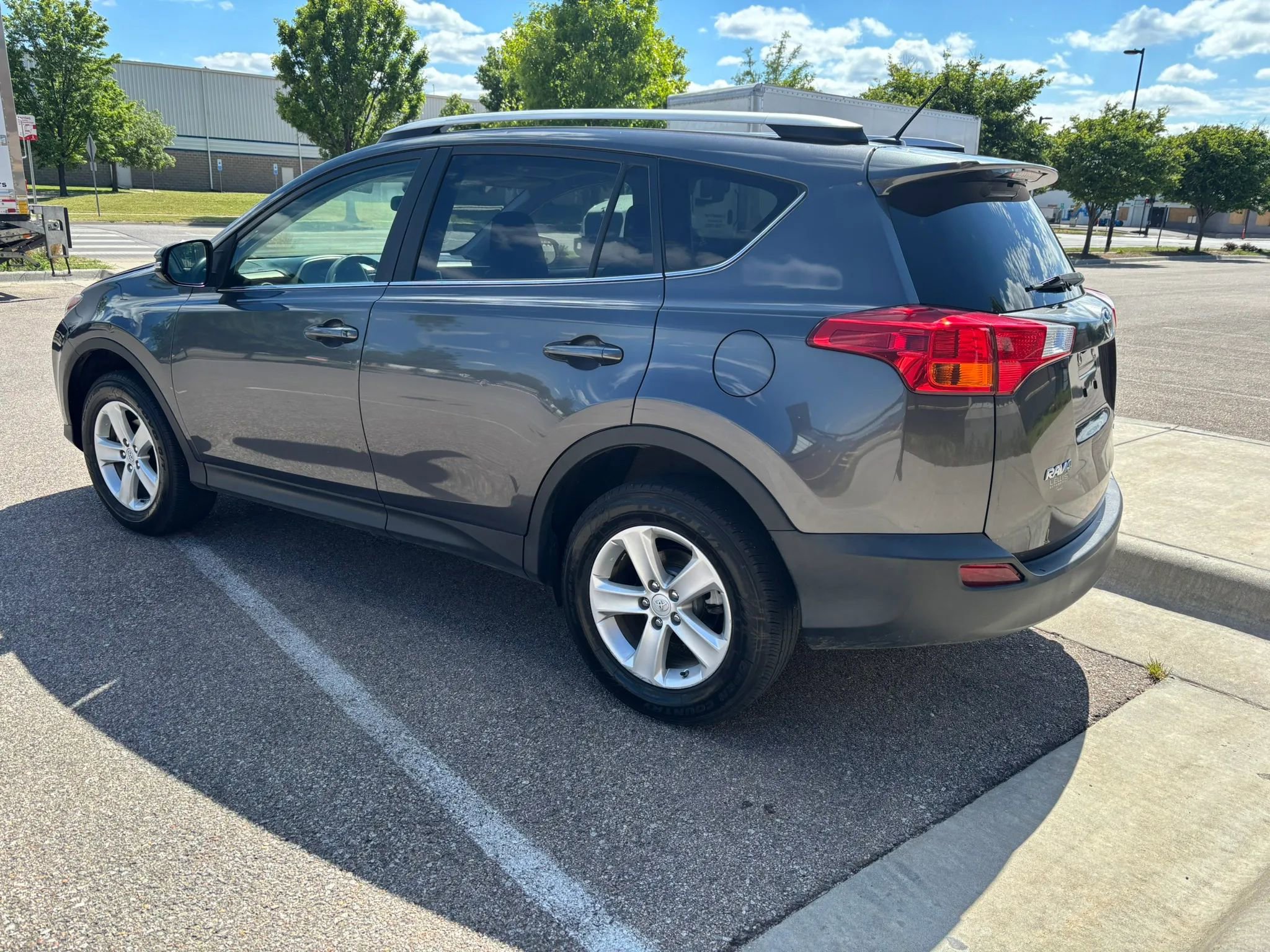 Used 2014 Toyota RAV4 XLE AWD/4WD image 5