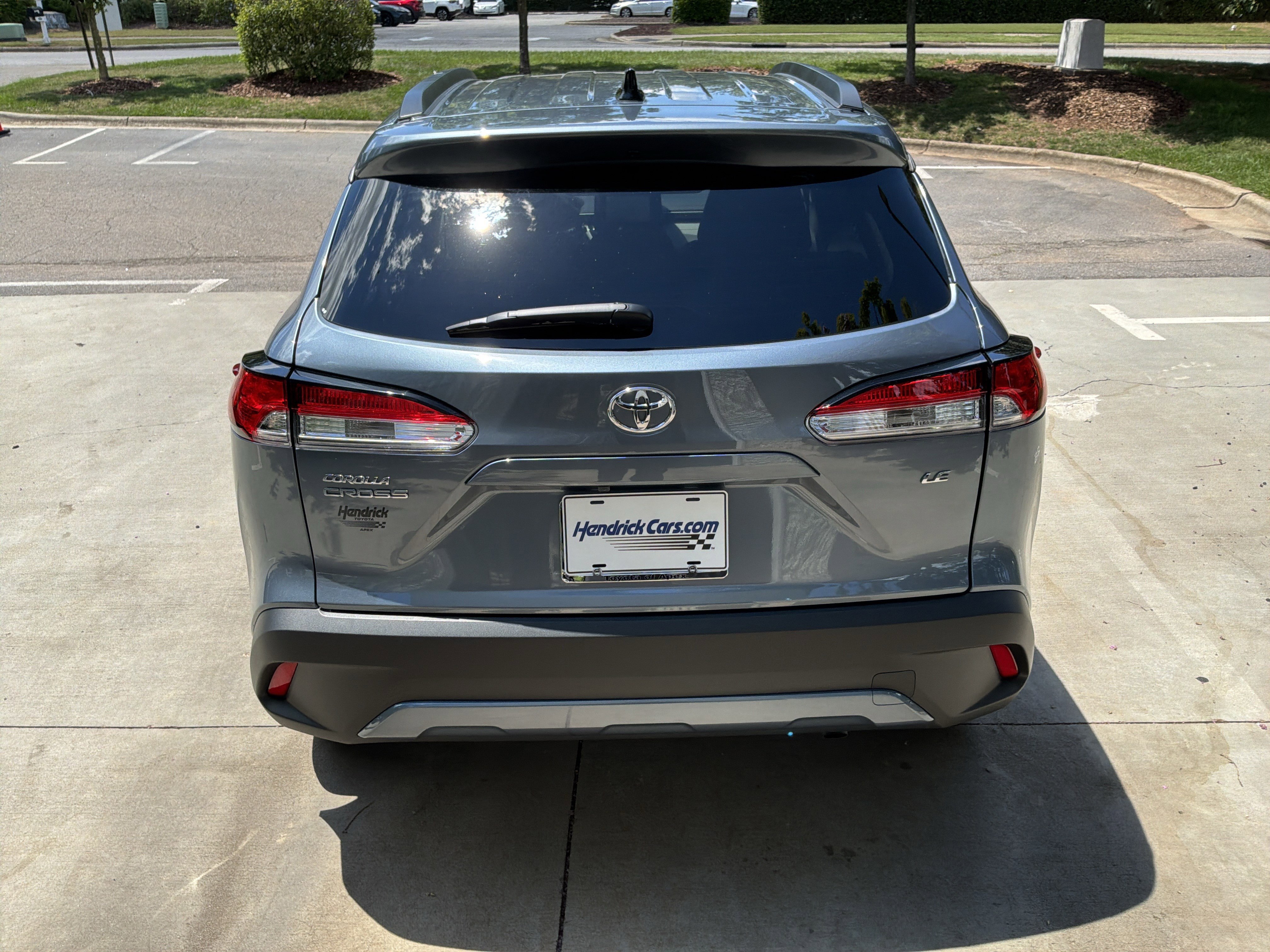 Used 2025 Toyota Corolla Cross LE FWD image 9