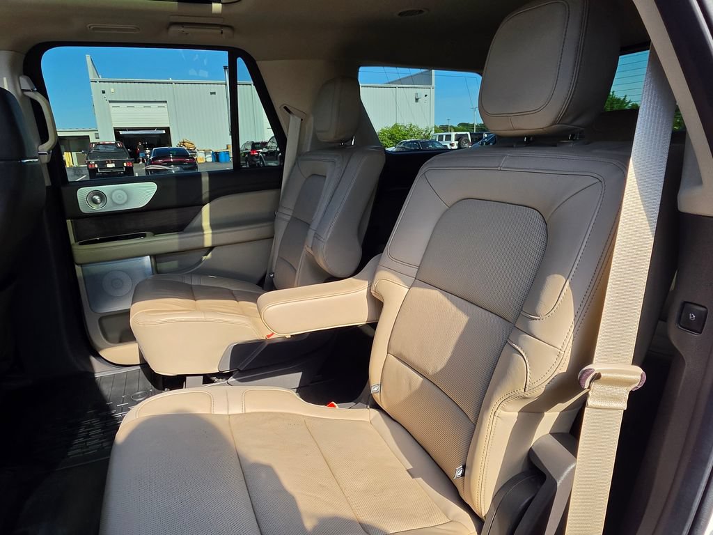 Used 2022 Lincoln Navigator Reserve AWD/4WD image 37