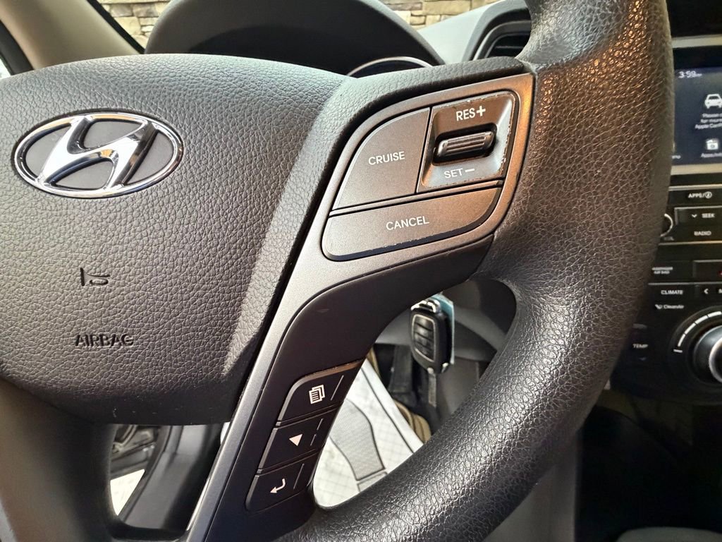 Used 2017 Hyundai Santa Fe SE AWD/4WD image 22