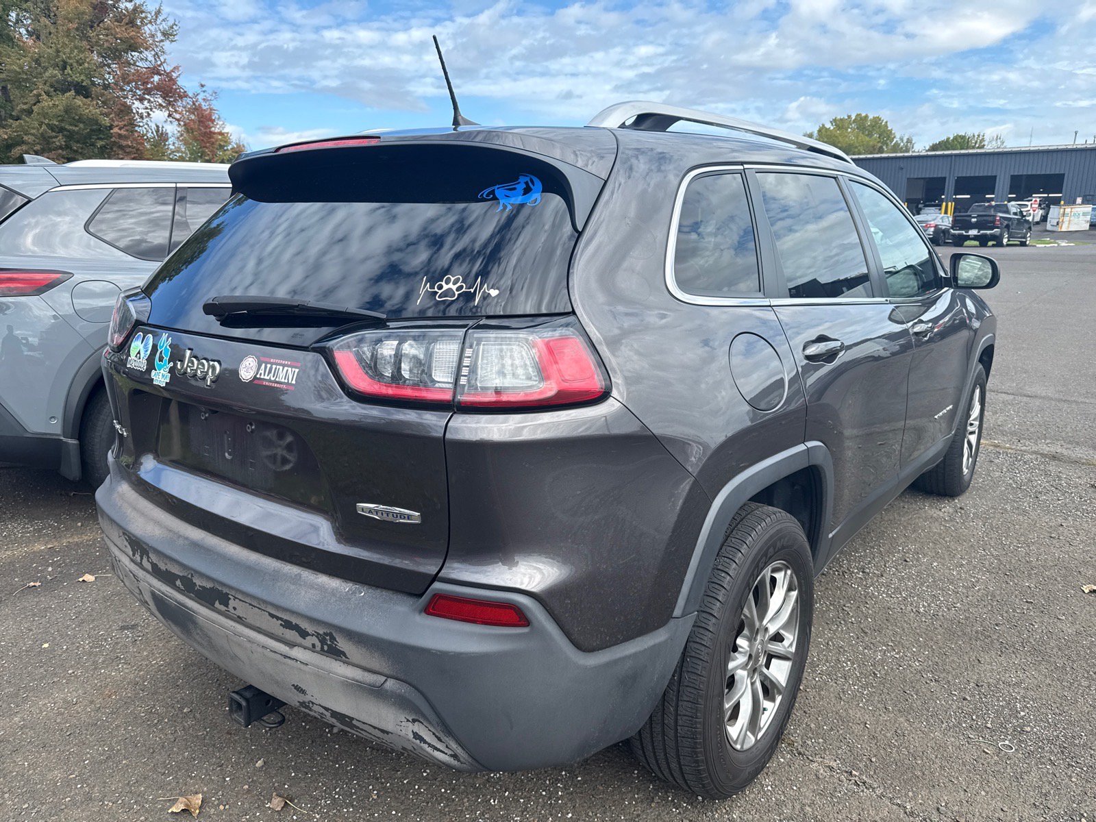 Used 2019 Jeep Cherokee Latitude Plus AWD/4WD image 5