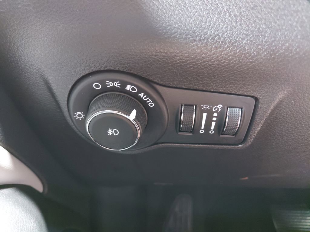 Used 2025 Jeep Compass Limited AWD/4WD image 34