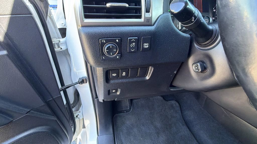 Used 2017 Lexus GX 460 Premium w/ Premium Package image 29