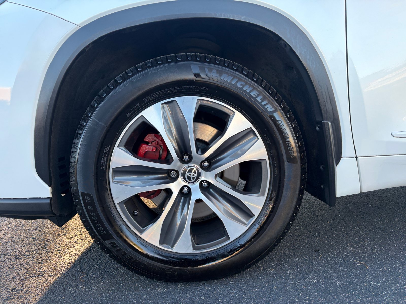 Used 2022 Toyota Highlander XLE AWD/4WD image 11