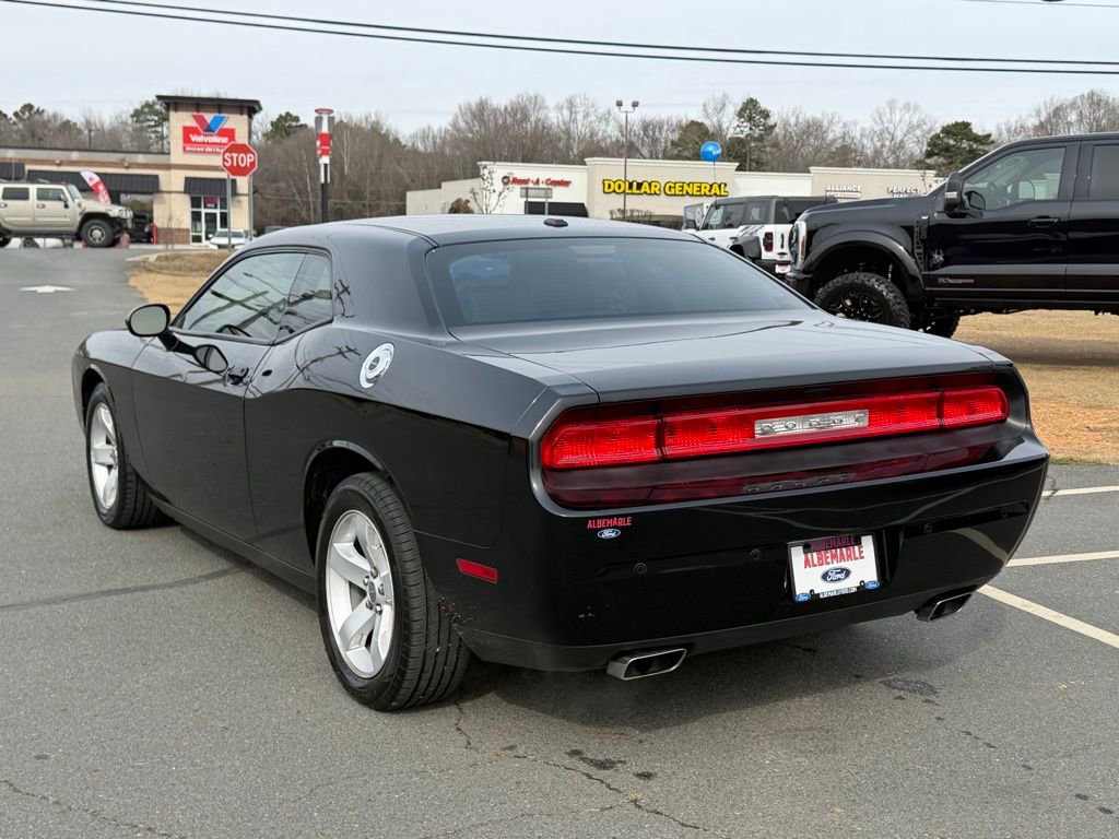 Used 2013 Dodge Challenger SXT Plus image 6