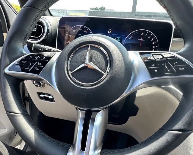 Used 2025 Mercedes-Benz GLC 350e 4MATIC image 14