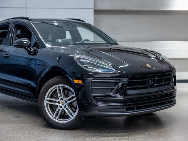Certified 2025 Porsche Macan image 16