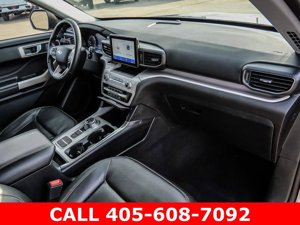 Used 2024 Ford Explorer XLT w/ Equipment Group 202A RWD image 16