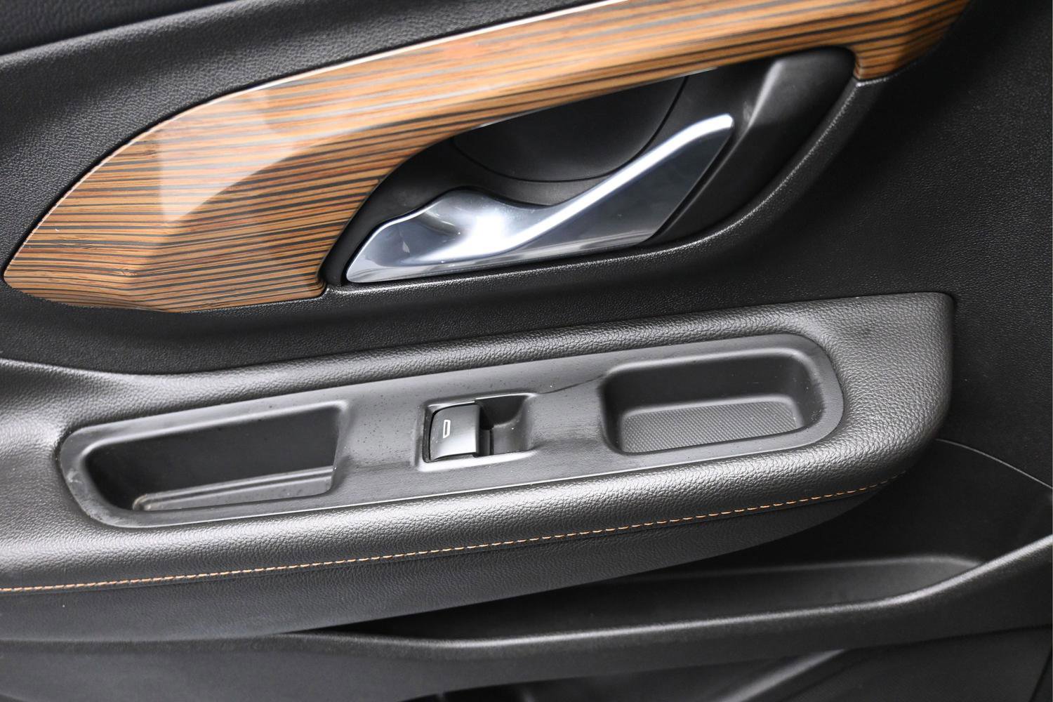 Used 2020 GMC Terrain SLE w/ Driver Convenience Package image 9