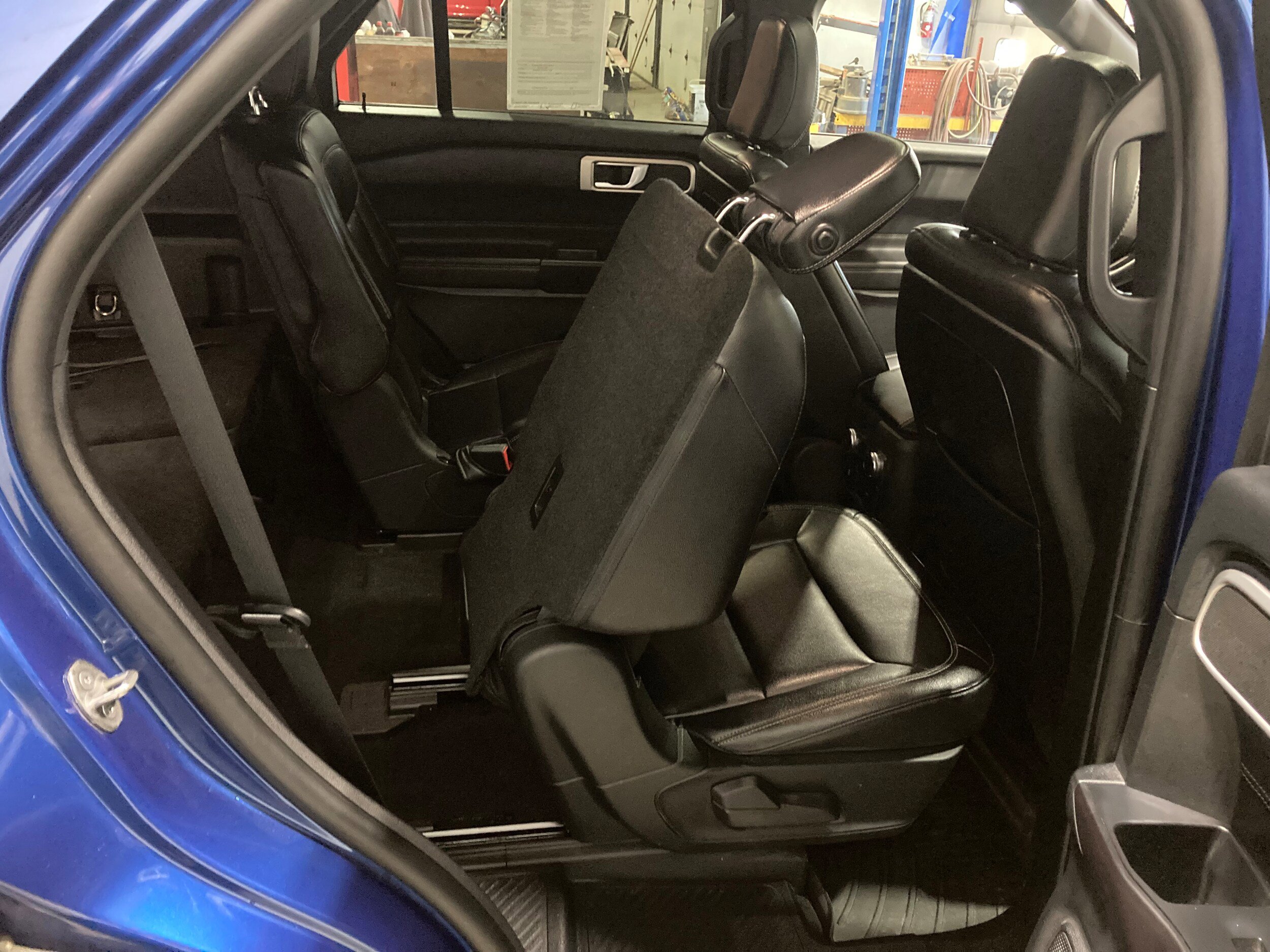 Used 2020 Ford Explorer XLT w/ Equipment Group 202A AWD/4WD image 8