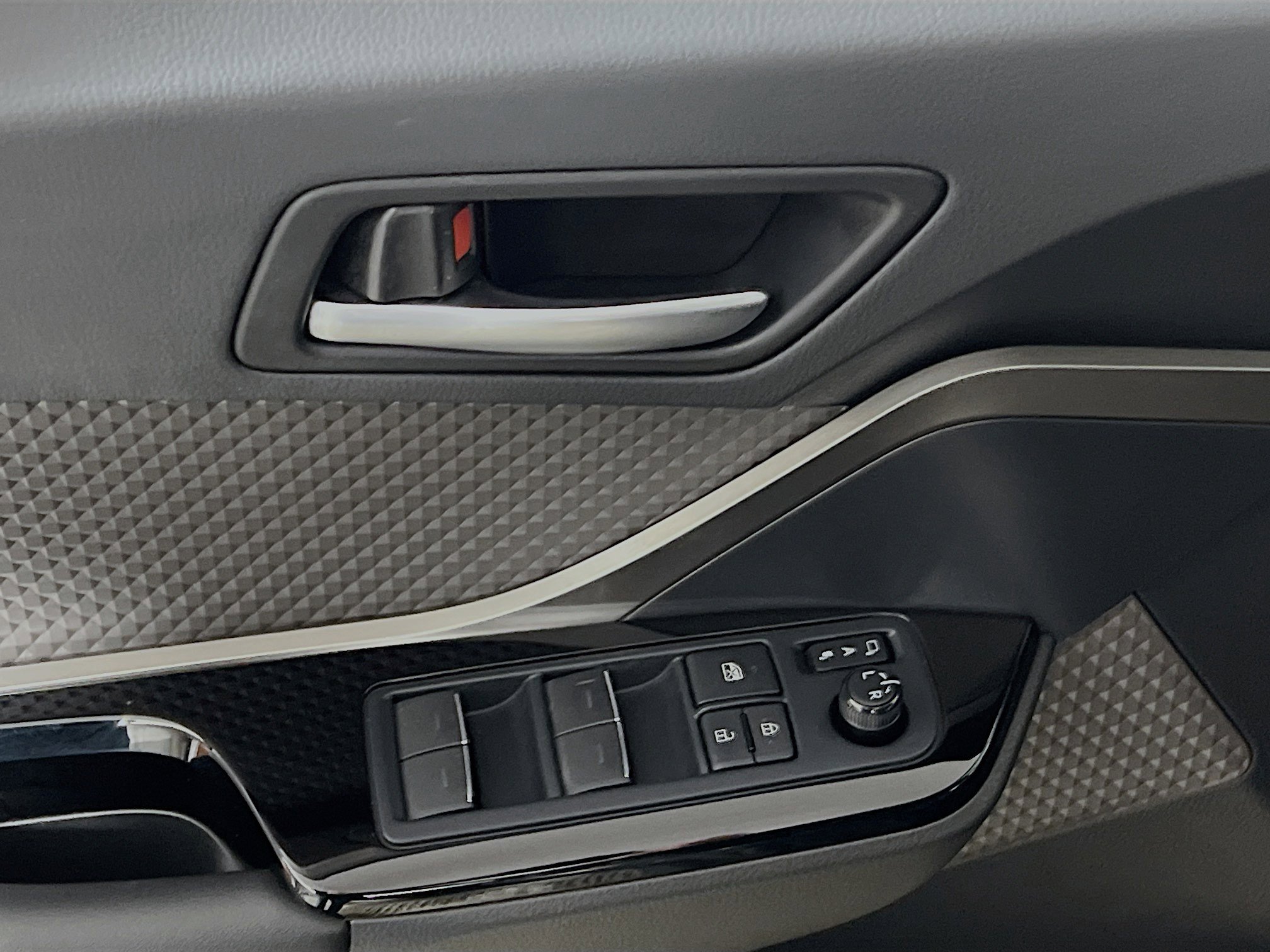 Used 2021 Toyota C-HR Limited image 17