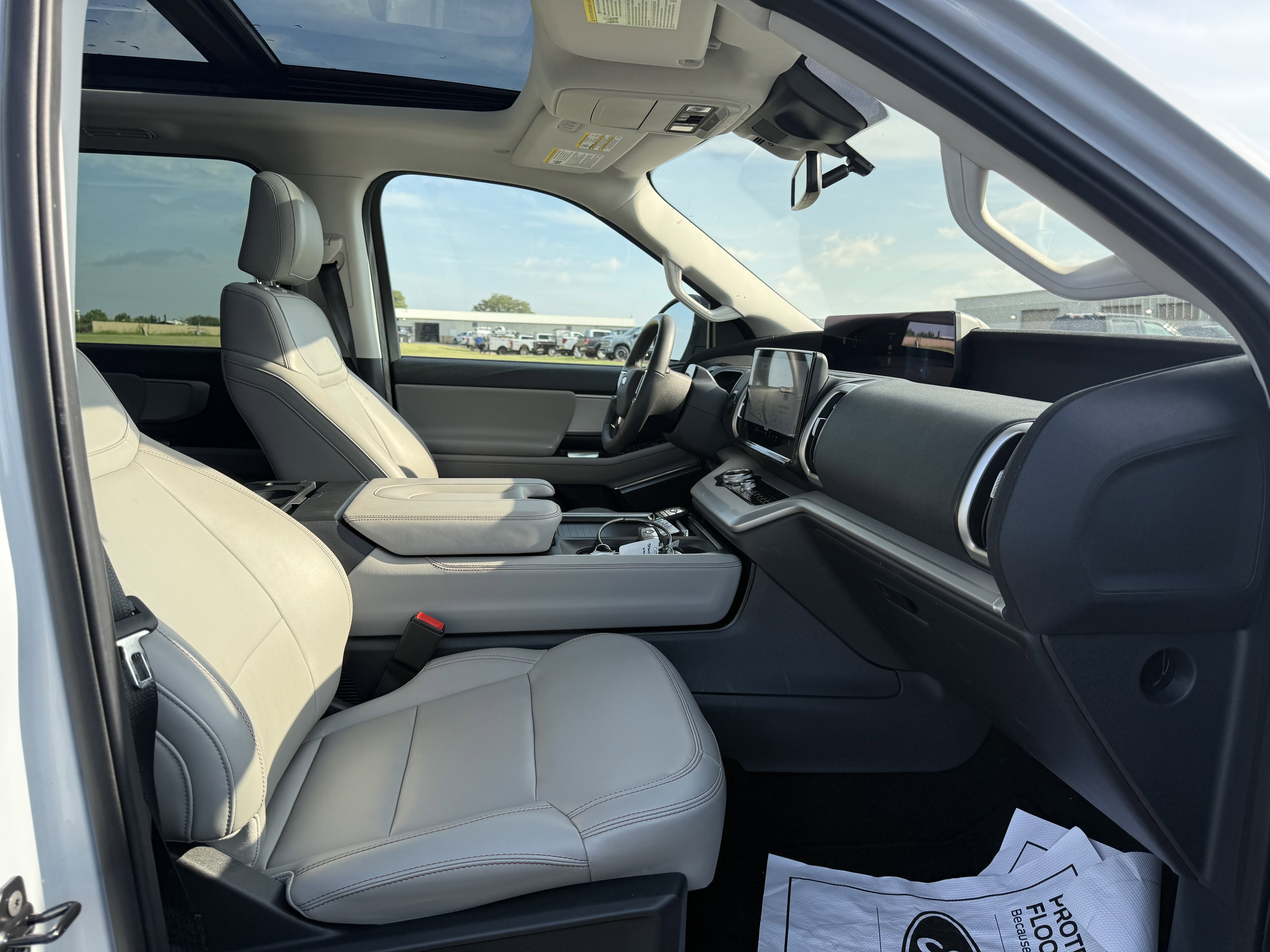 Used 2025 Ford Expedition Max Active AWD/4WD image 10