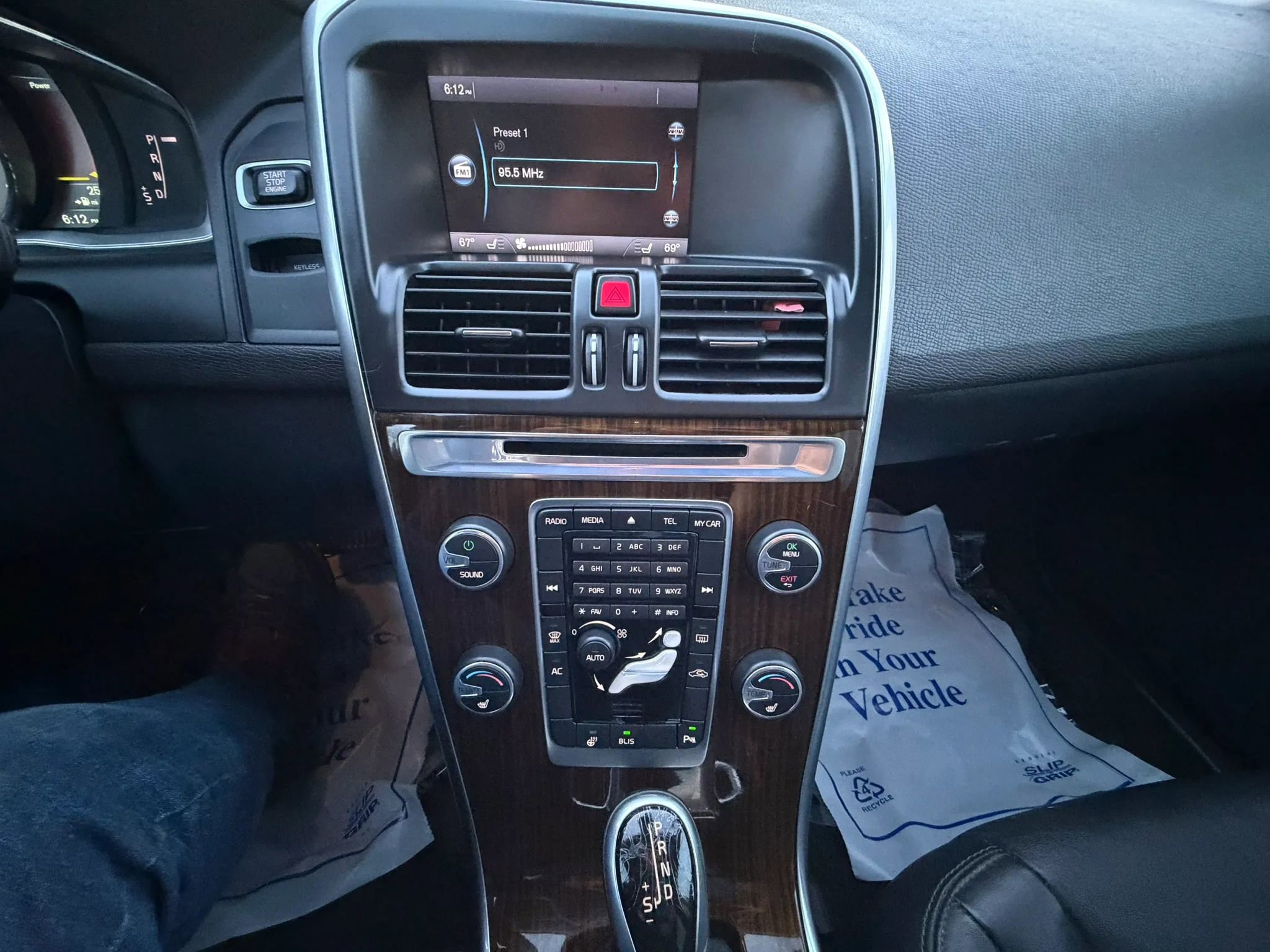 Used 2015 Volvo XC60 T6 image 12