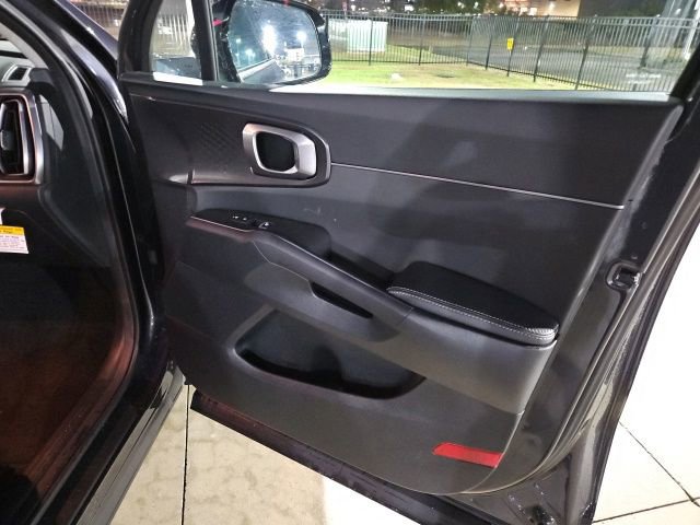 Used 2025 Kia Sorento LX image 32