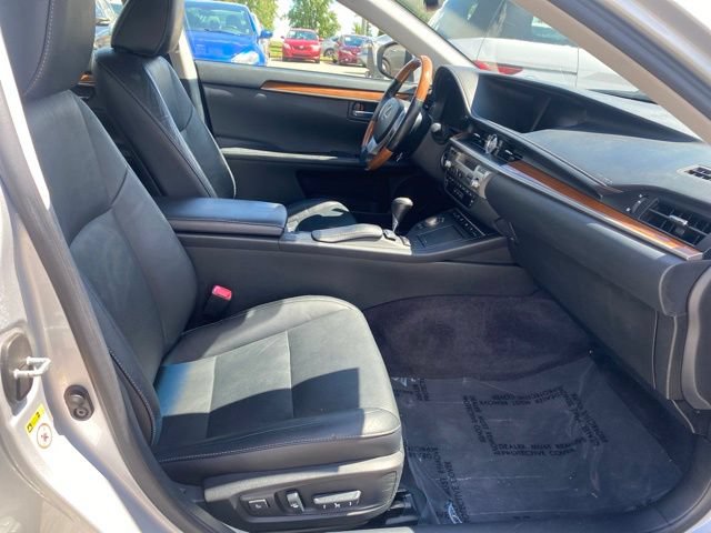 Used 2013 Lexus ES 300h w/ Luxury Pkg FWD image 27